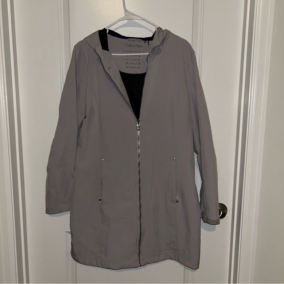 Calvin Klein light grey water and wind resistant jacket size Large - Picture 2 of 4